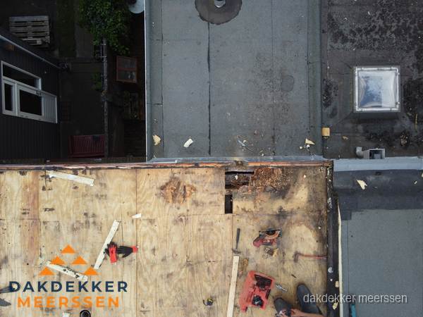 Dakschade en renovatie plat dak vanuit de lucht in Meerssen Dakschade en renovatie plat dak vanuit de lucht in Meerssen